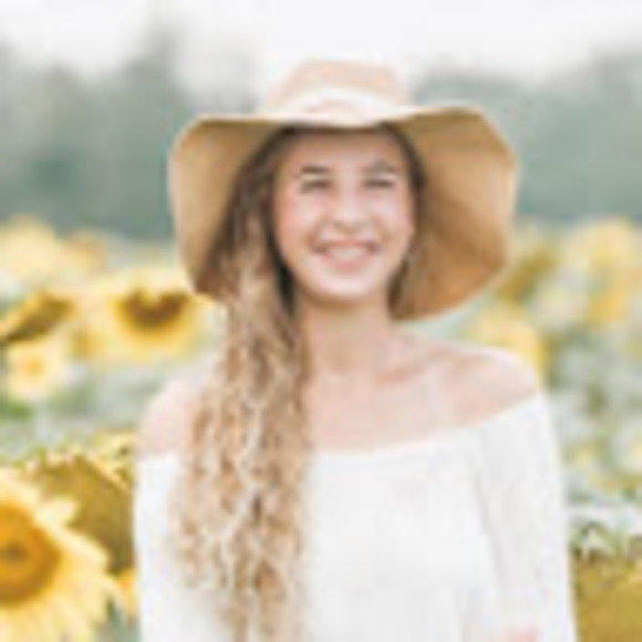 Meet your Posher, Gabrielle - Picture 1 of 1